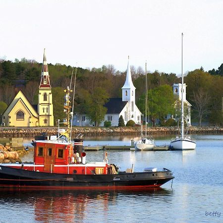 Mahone Bay Beach House Екстер'єр фото